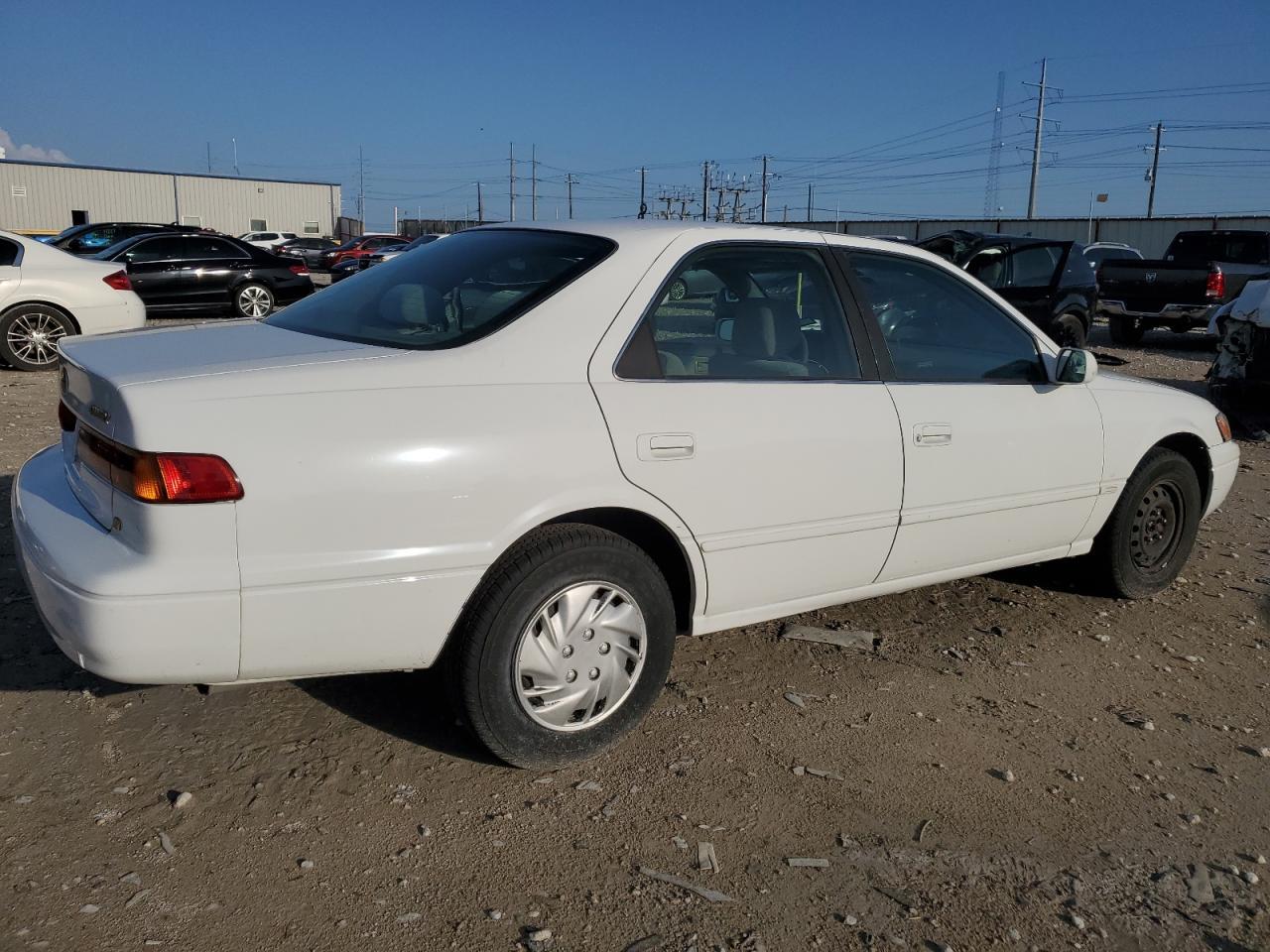 1999 Toyota Camry Le - Фото 3