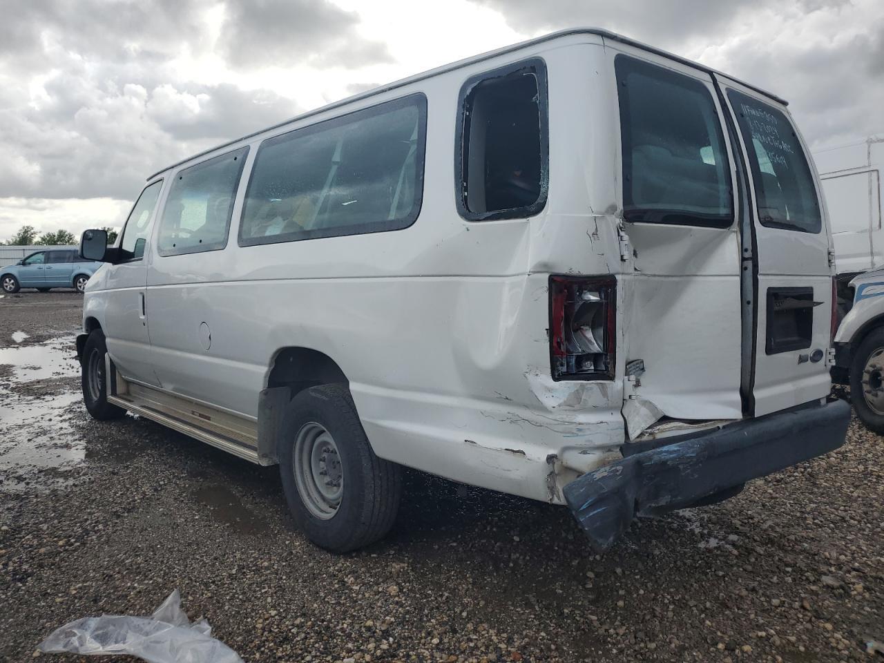 2011 Ford Econoline E350 Super Duty Wagon - Фото 2