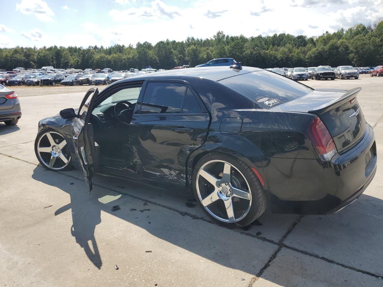 2019 Chrysler 300 - Фото 2