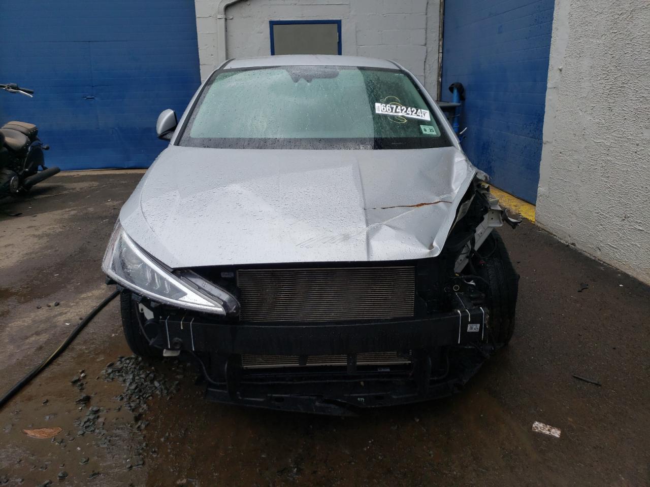 2020 Hyundai Elantra Se - Image 5