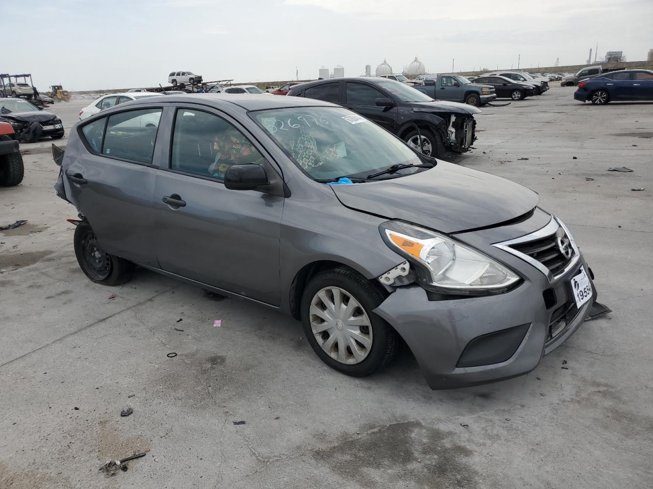 2016 Nissan Versa S - Фото 4