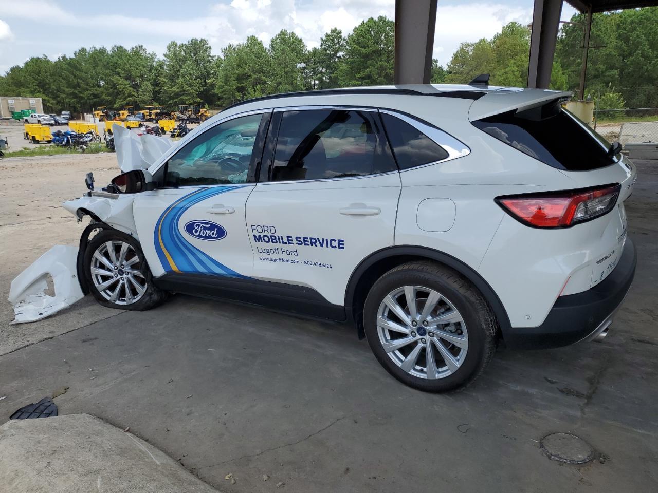 2022 Ford Escape Titanium - Image 2