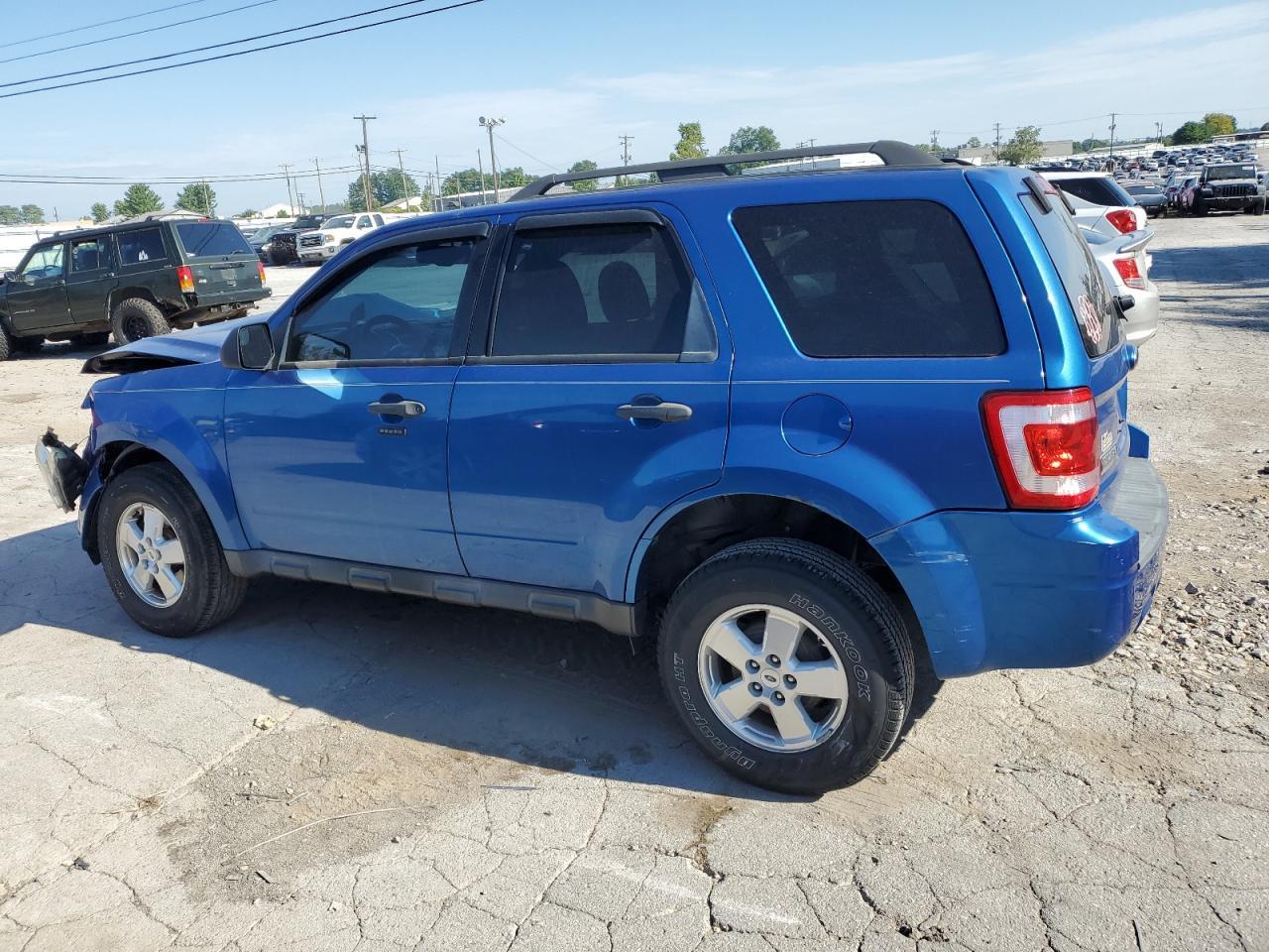 2011 Ford Escape Xlt - Image 2