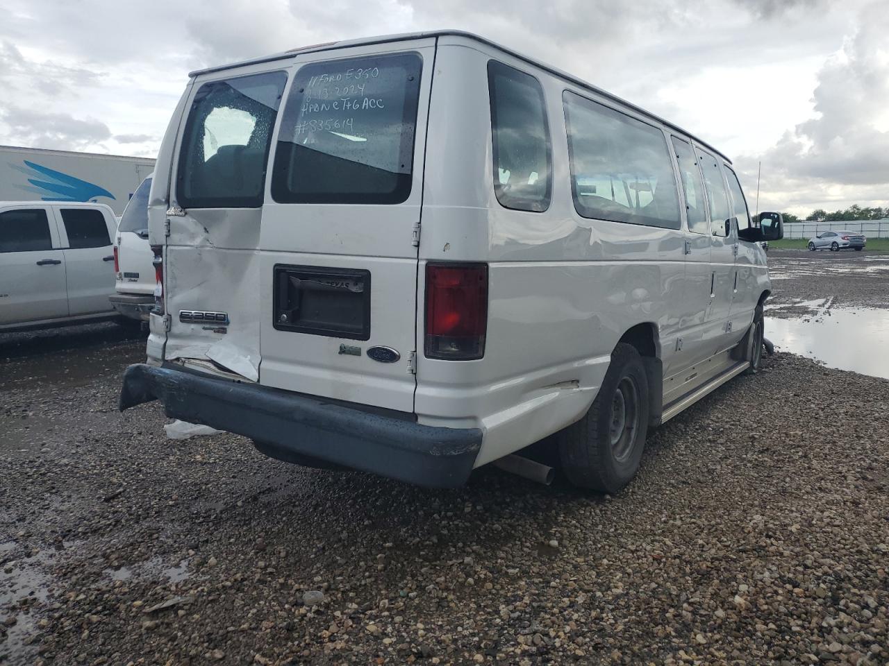 2011 Ford Econoline E350 Super Duty Wagon - Фото 3