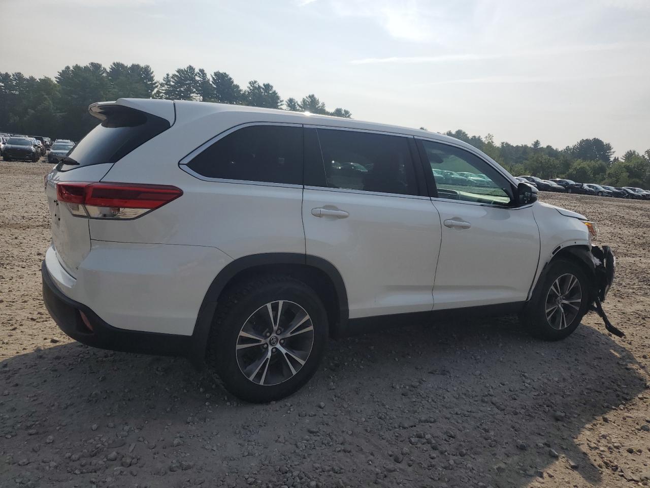 2019 Toyota Highlander Le - Фото 3