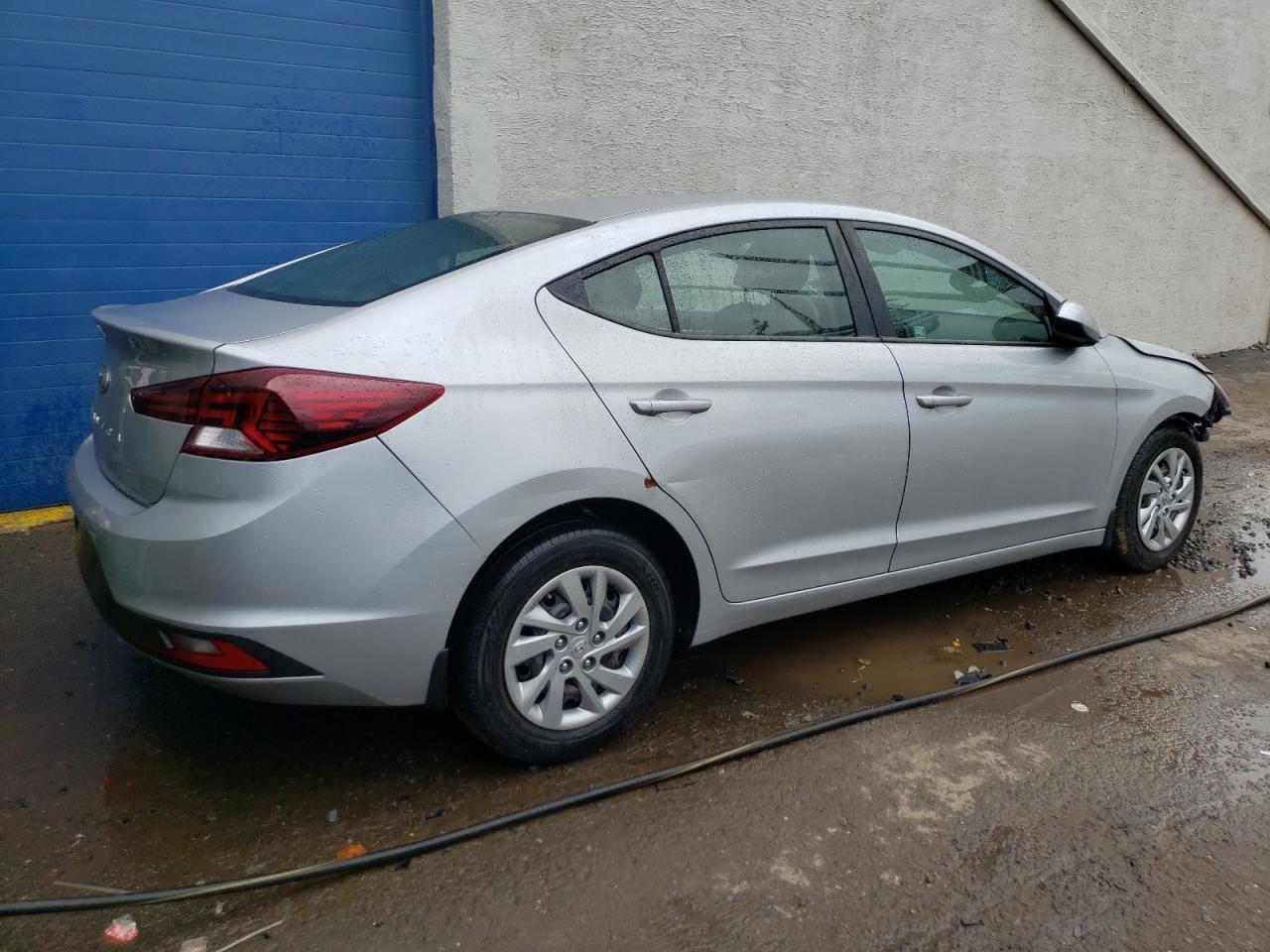 2020 Hyundai Elantra Se - Image 3