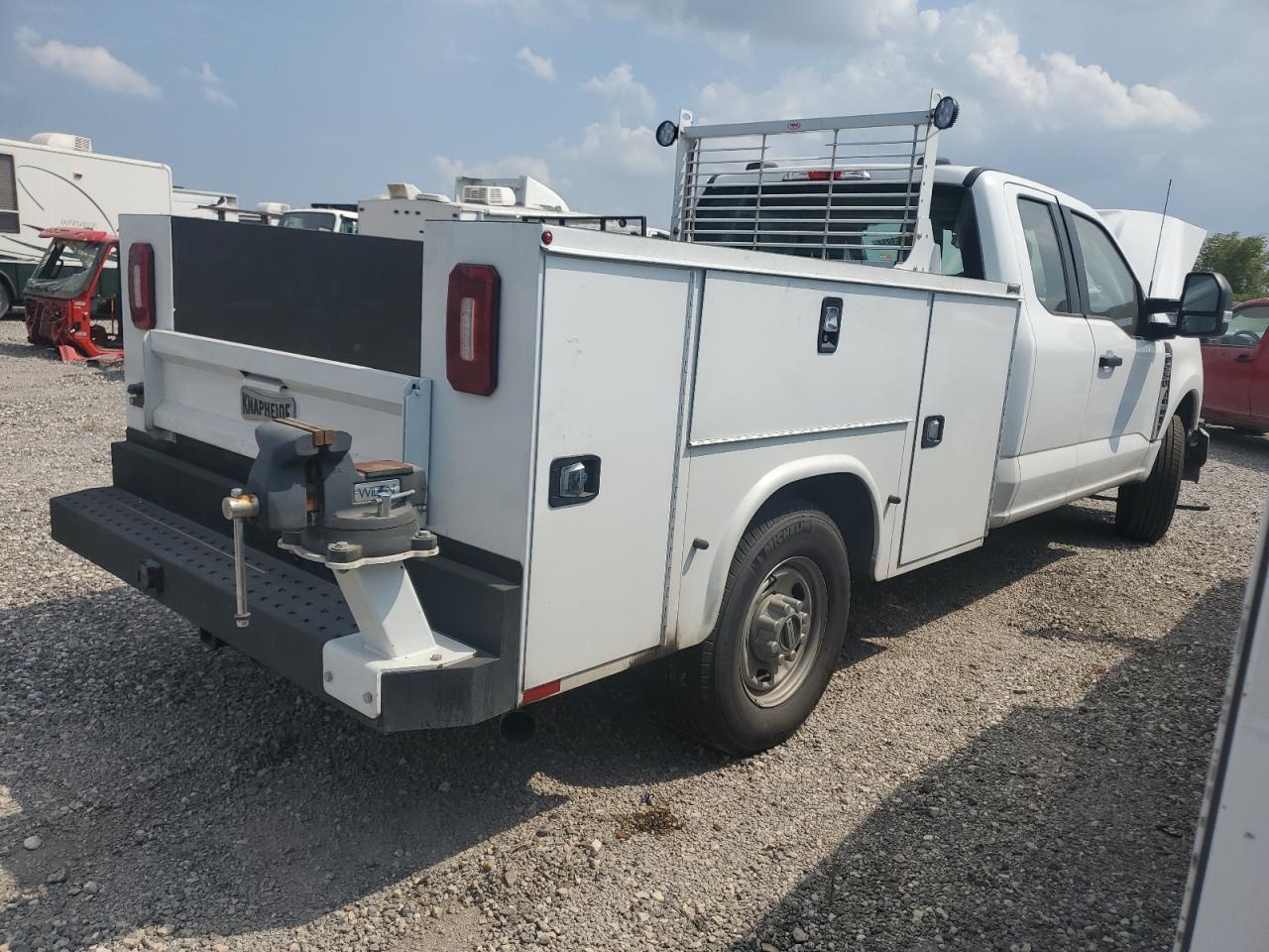 2023 Ford F250 Super Duty - Фото 3