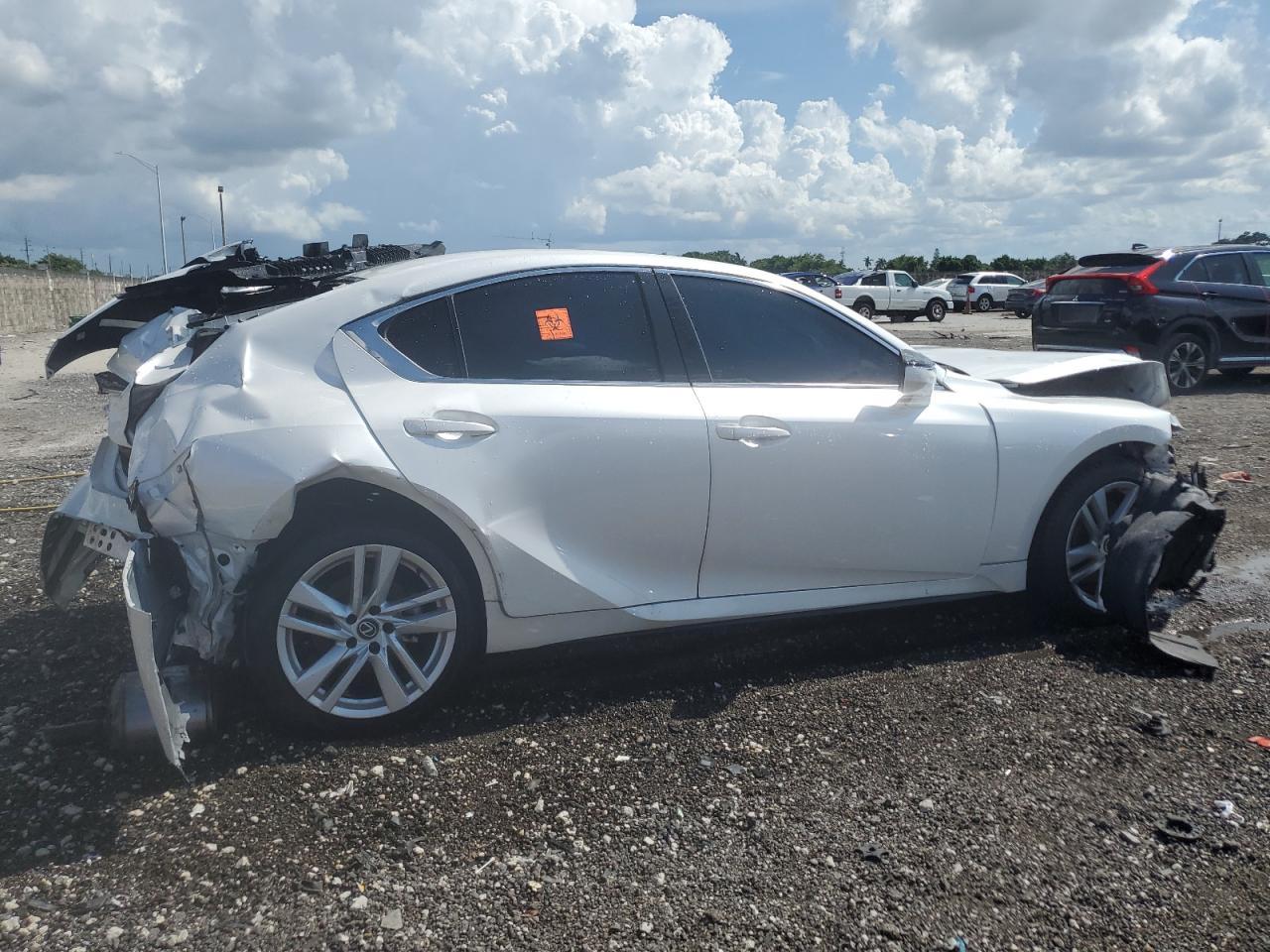 2023 Lexus Is 300 - Image 3