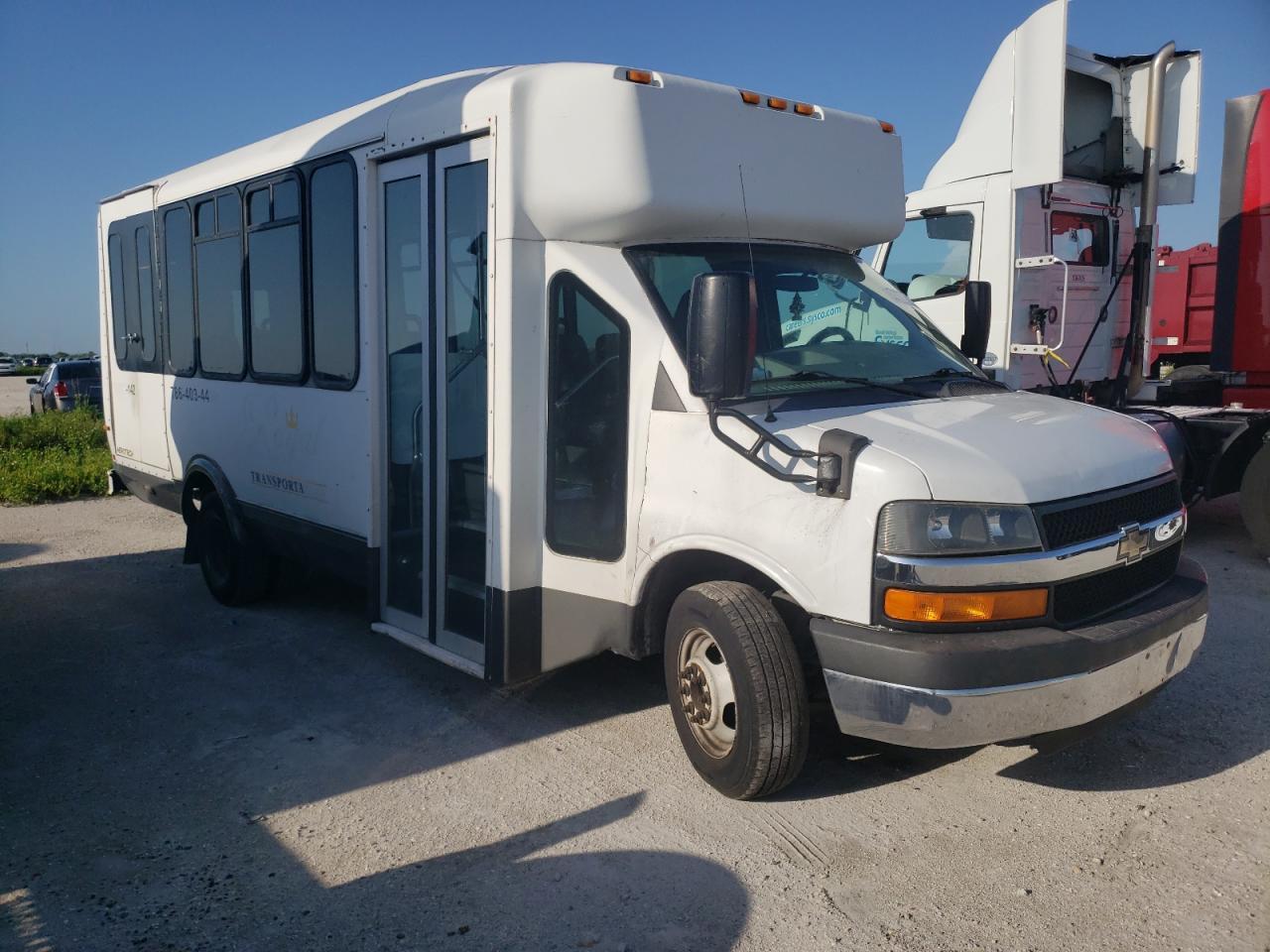 2014 Chevrolet Express G4500 - Image 7