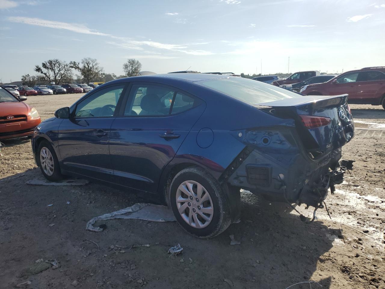 2019 Hyundai Elantra Se - Image 2