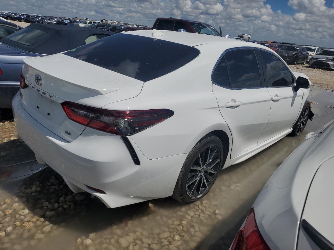 2023 Toyota Camry Se - Фото 3