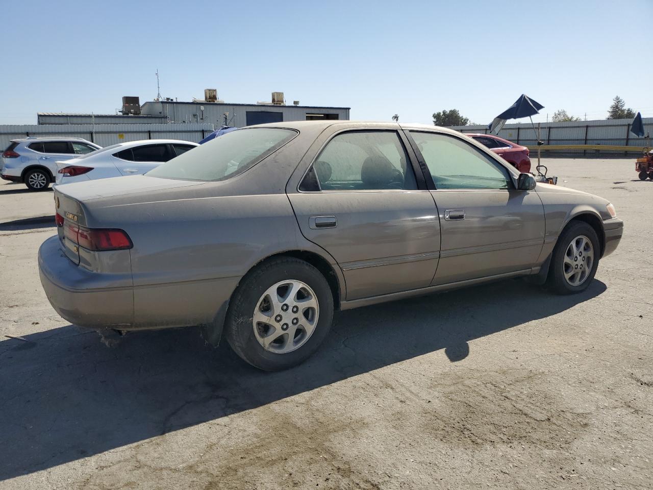1999 Toyota Camry Le - Фото 3
