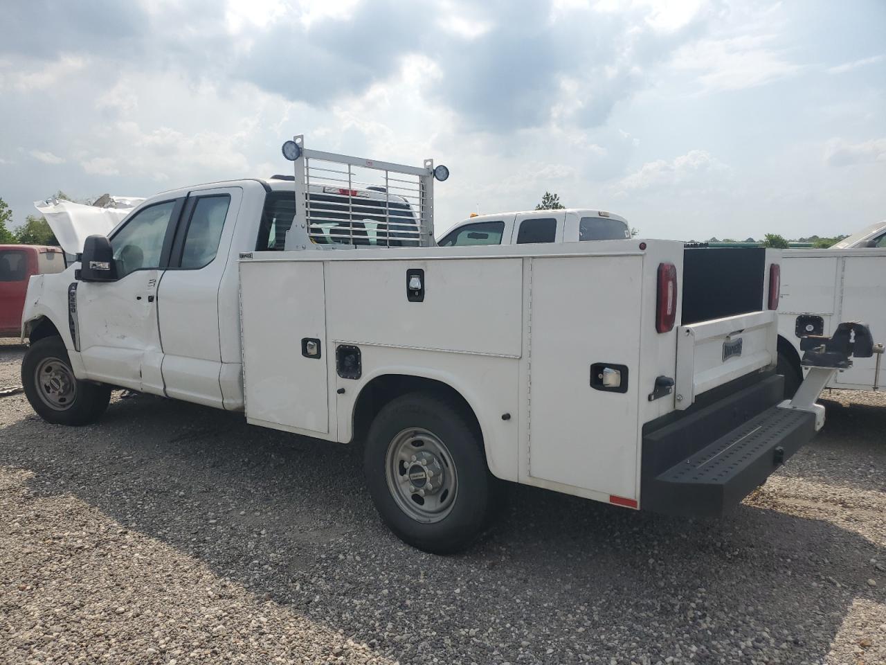 2023 Ford F250 Super Duty - Фото 2