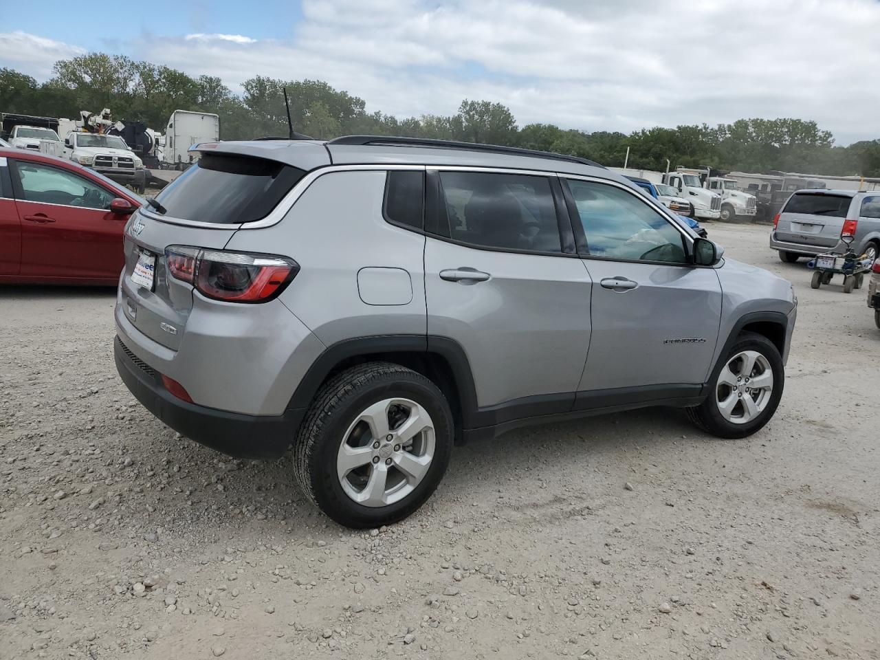 2021 Jeep Compass Latitude - Фото 3