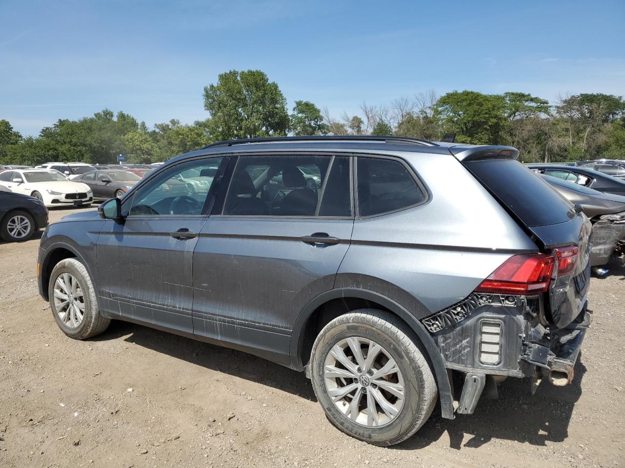 2020 Volkswagen Tiguan S - Фото 2