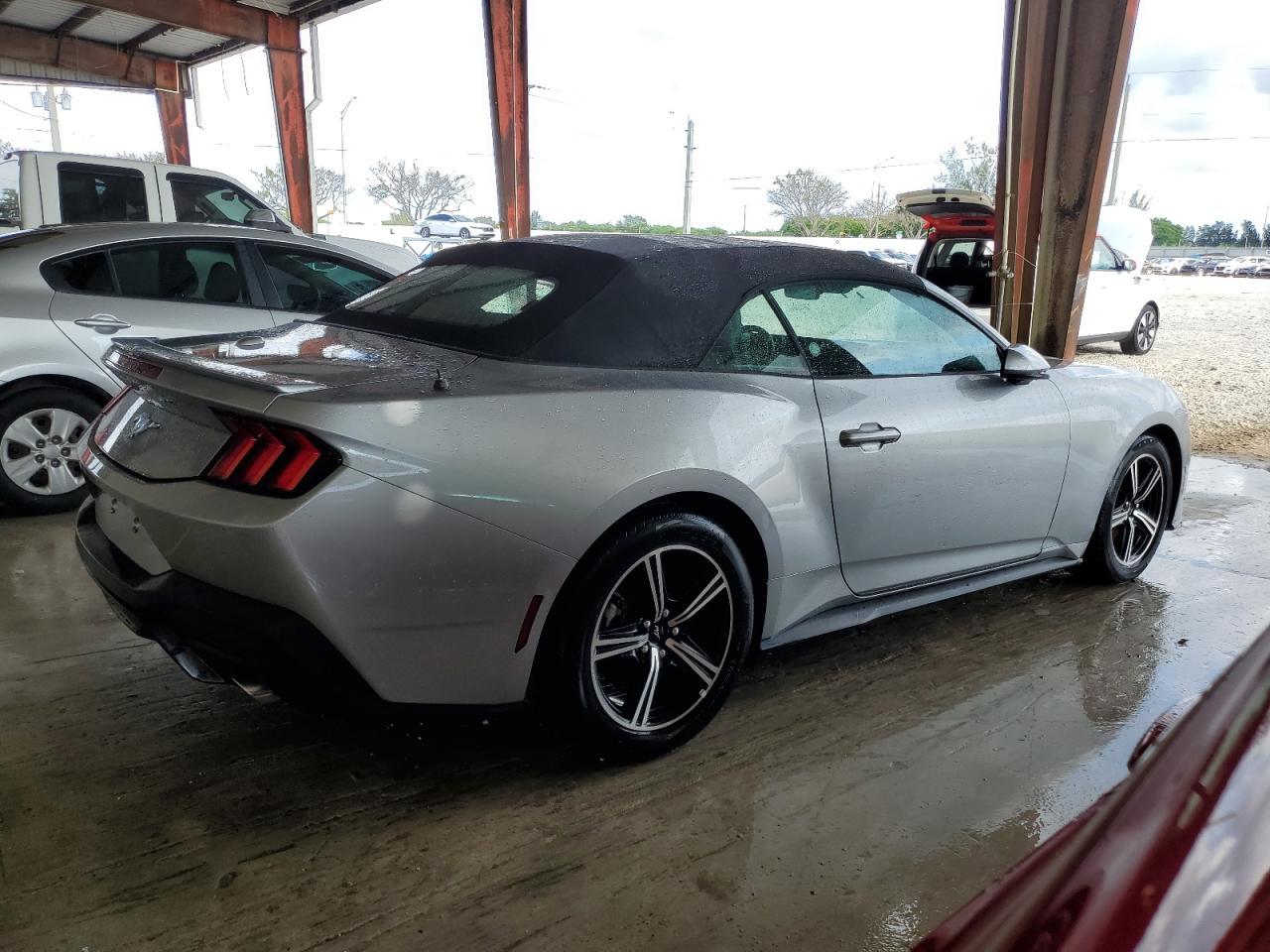 2024 Ford Mustang - Фото 3