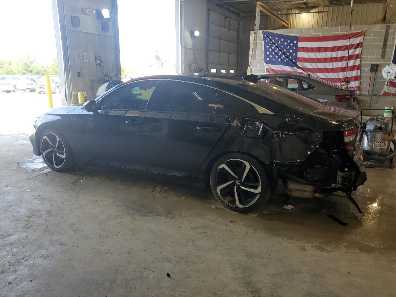 2018 Ford Sedan - Фото 2