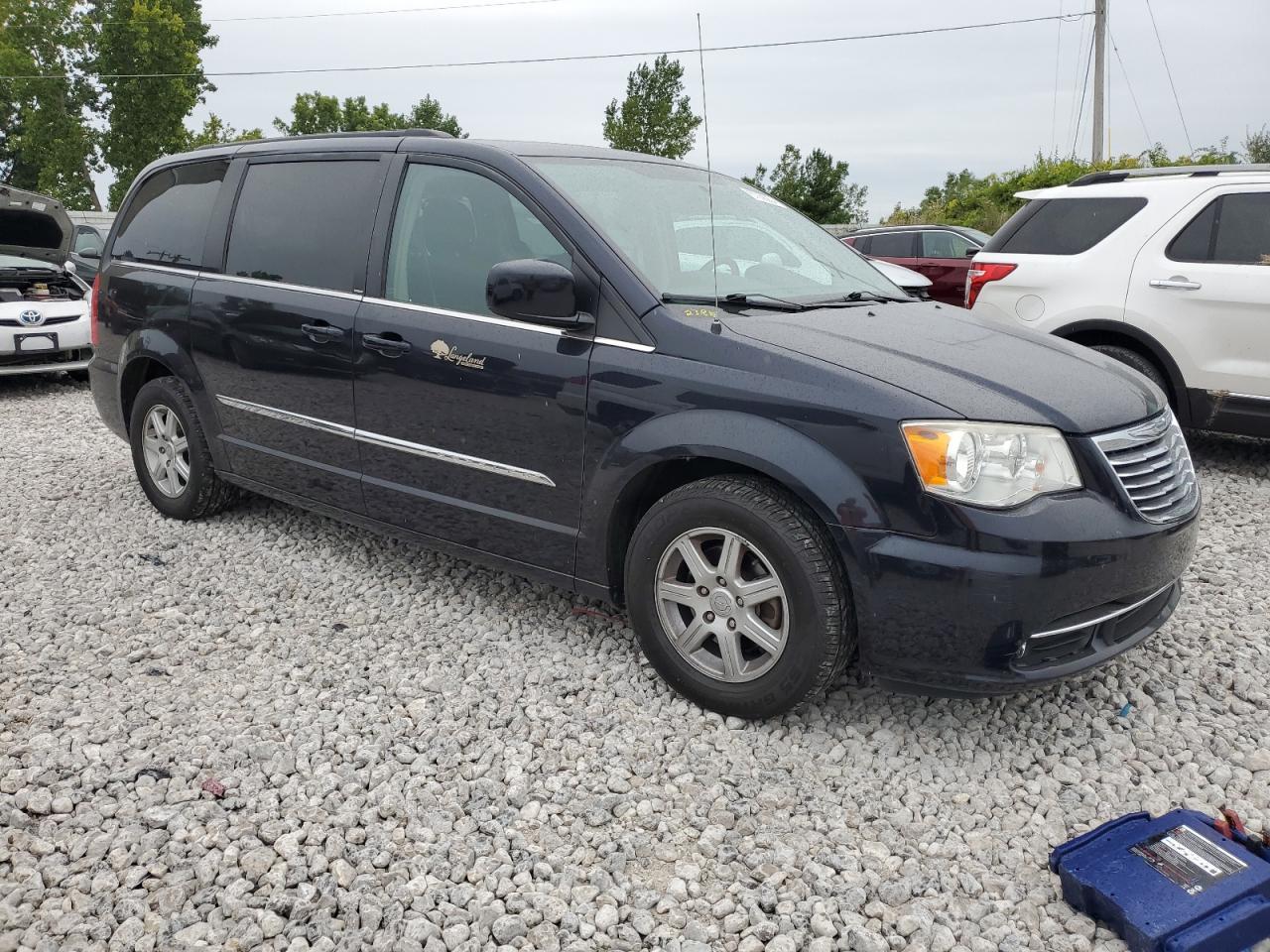 2011 Chrysler Town & Country Touring - Фото 4