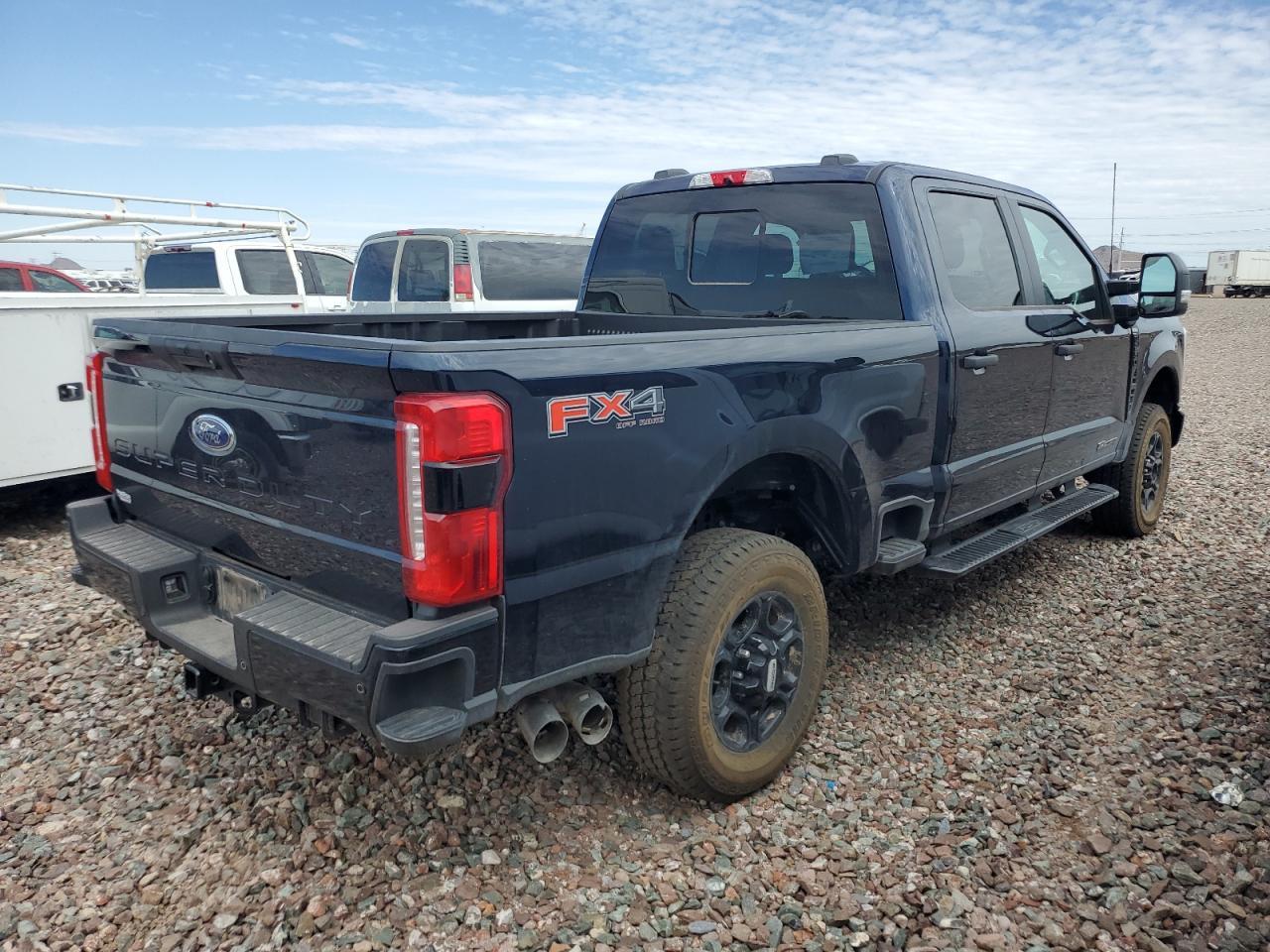 2023 Ford F250 Super Duty - Фото 3