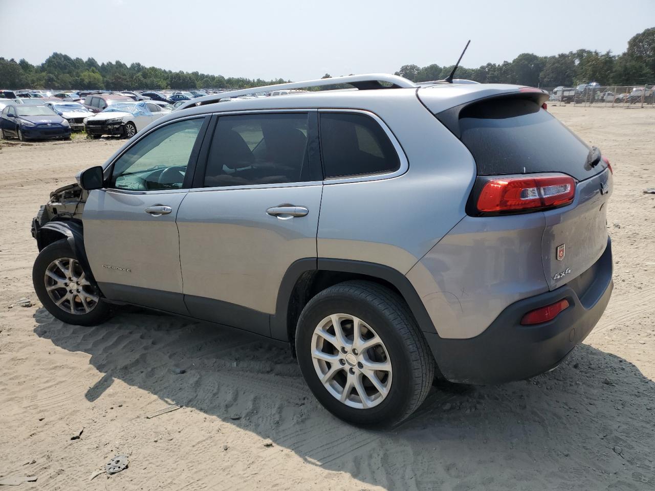 2015 Jeep Cherokee Latitude - Фото 2