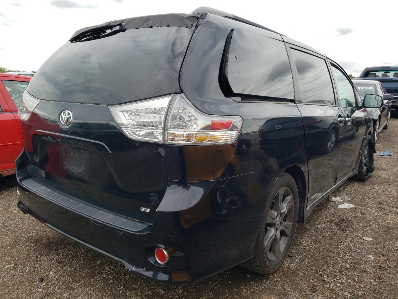 2016 Toyota Sienna Se - Image 3