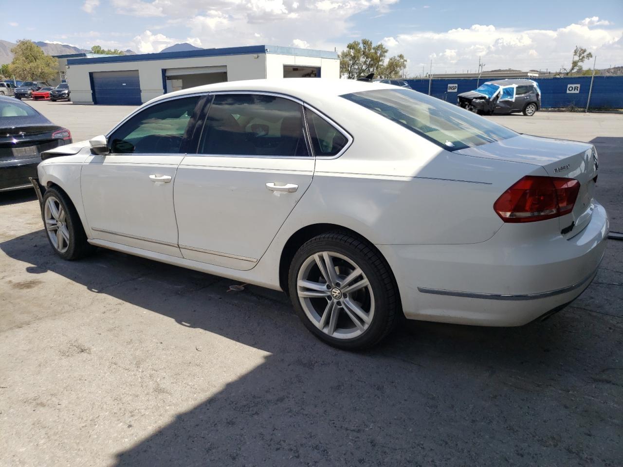2015 Volkswagen Passat Sel - Фото 2