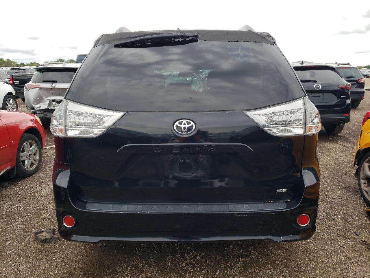 2016 Toyota Sienna Se - Image 6