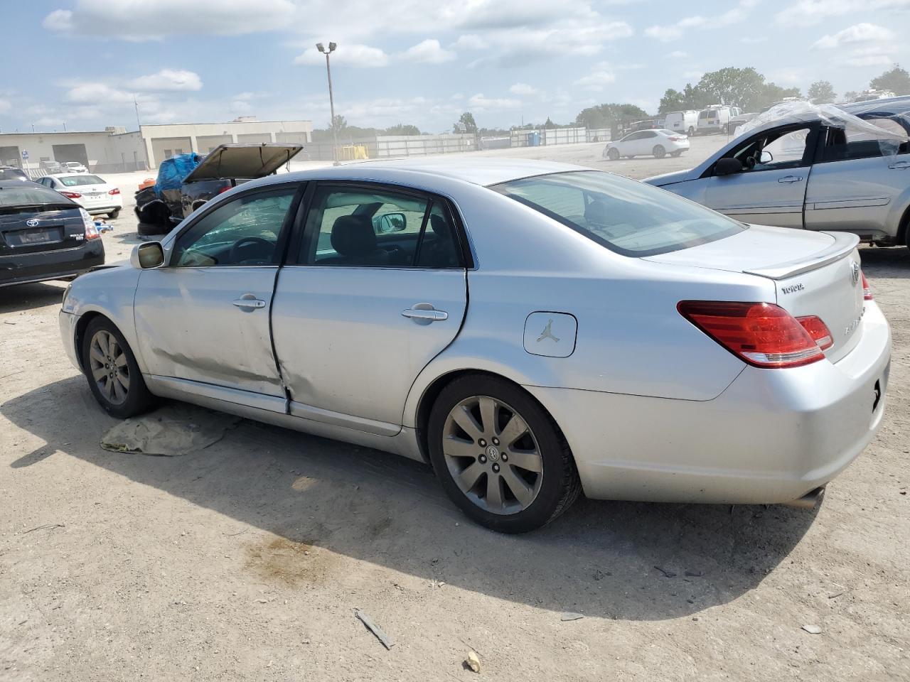 2007 Toyota Avalon Xl - Image 2