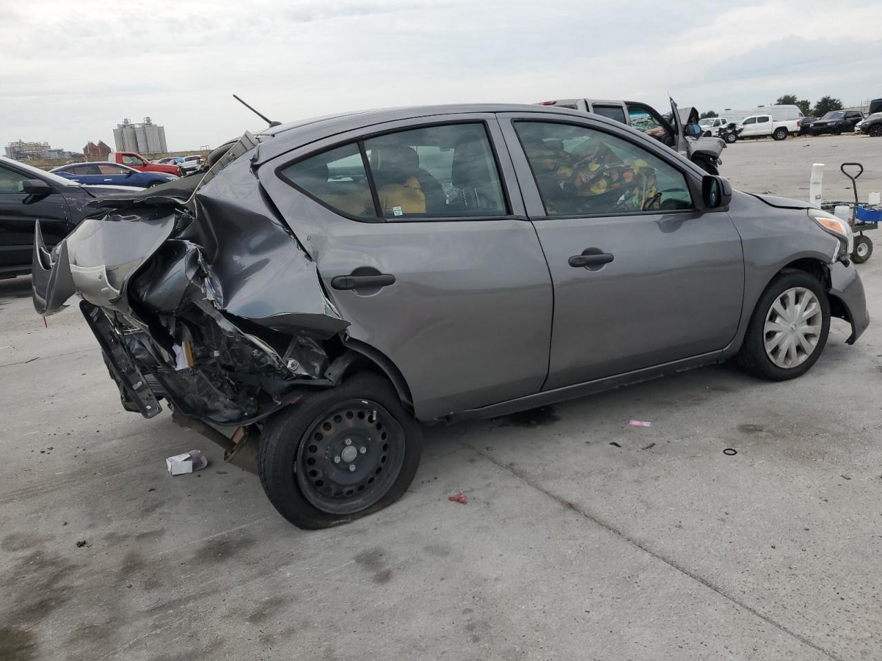 2016 Nissan Versa S - Фото 3