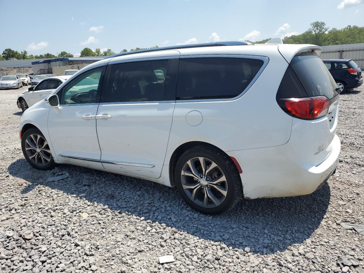 2017 Chrysler Pacifica Limited - Image 2