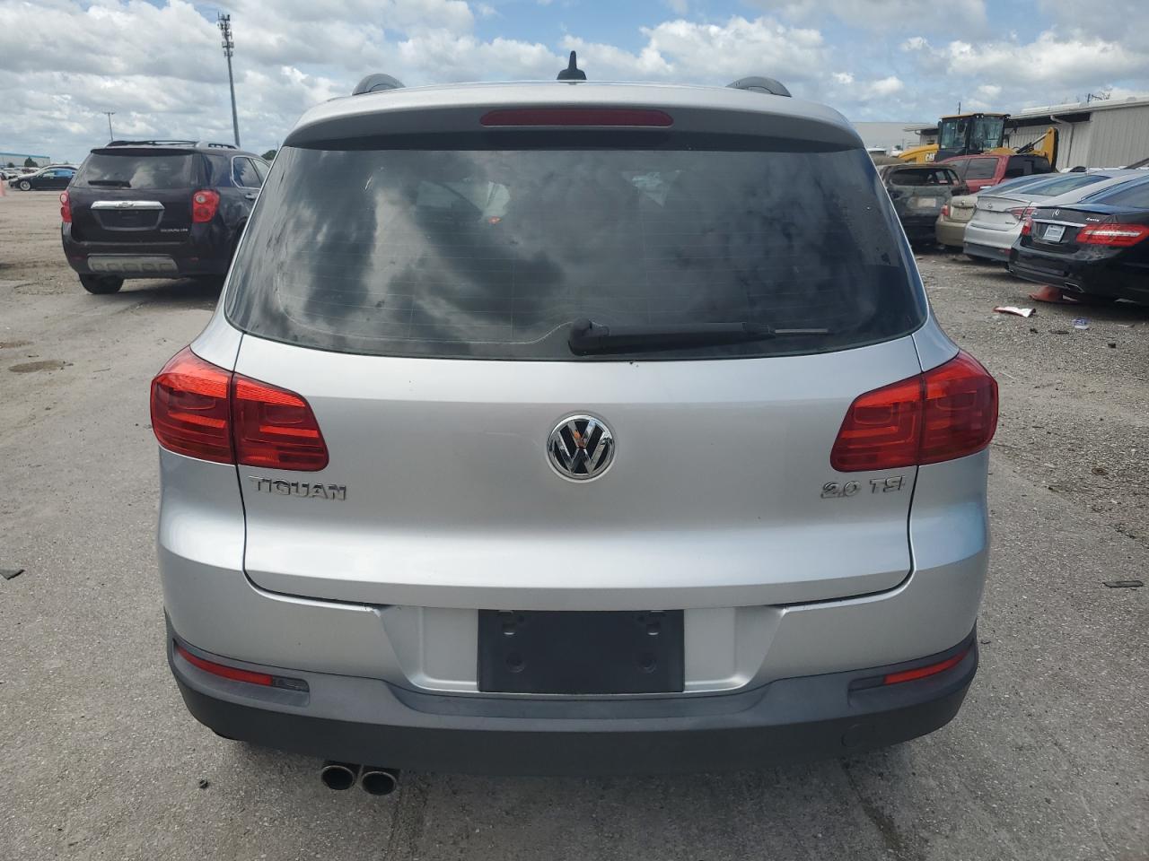 2015 Volkswagen Tiguan S - Фото 6