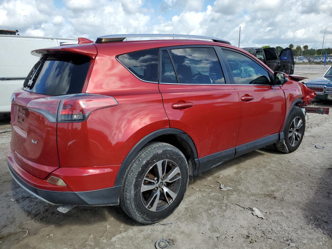 2016 Toyota Rav4 Xle - Image 3