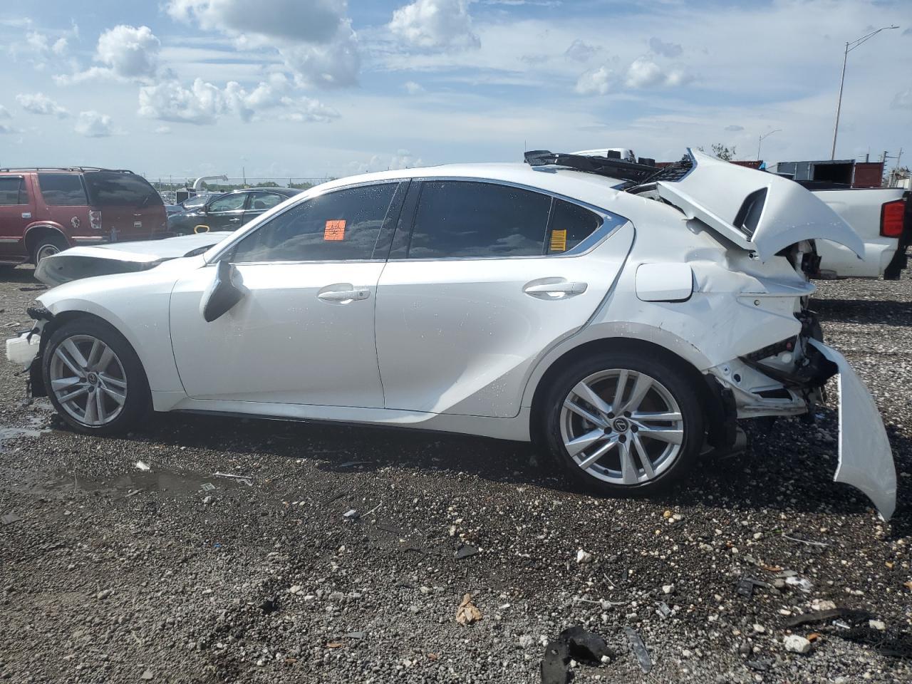 2023 Lexus Is 300 - Image 2