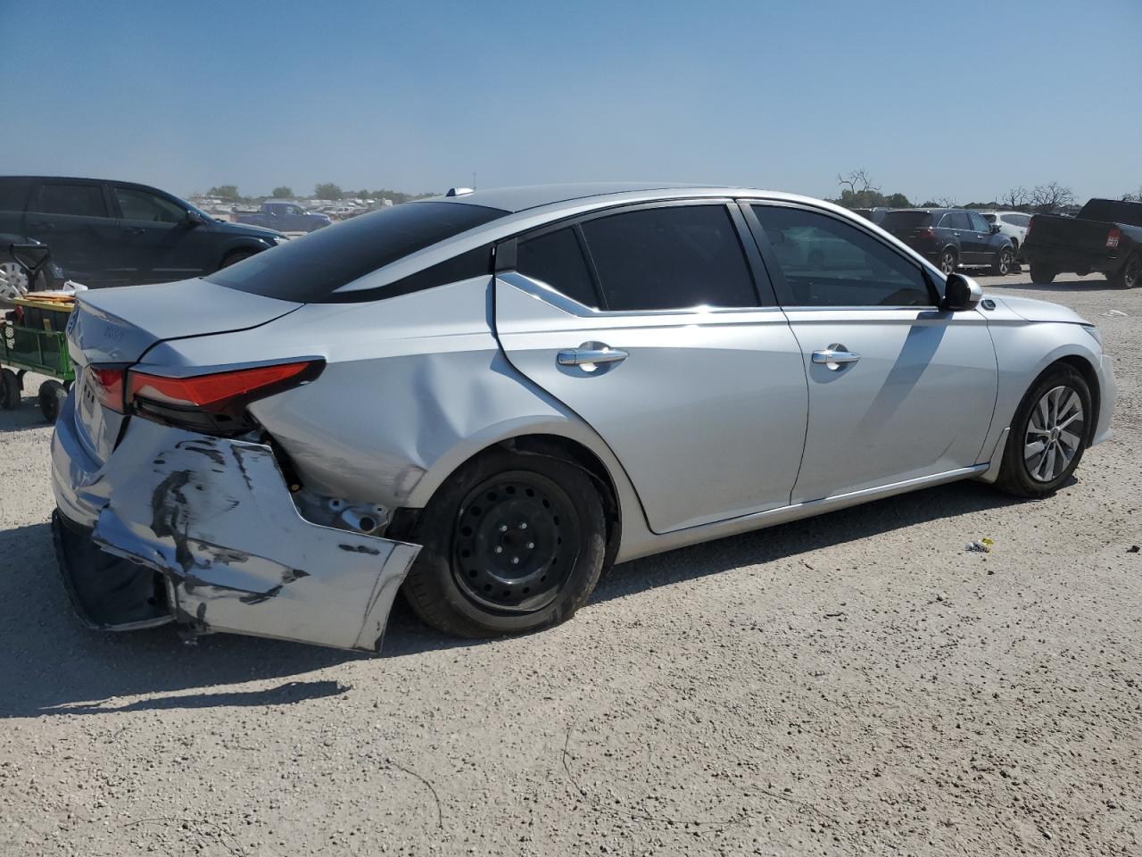 2019 Nissan Altima S - Фото 3