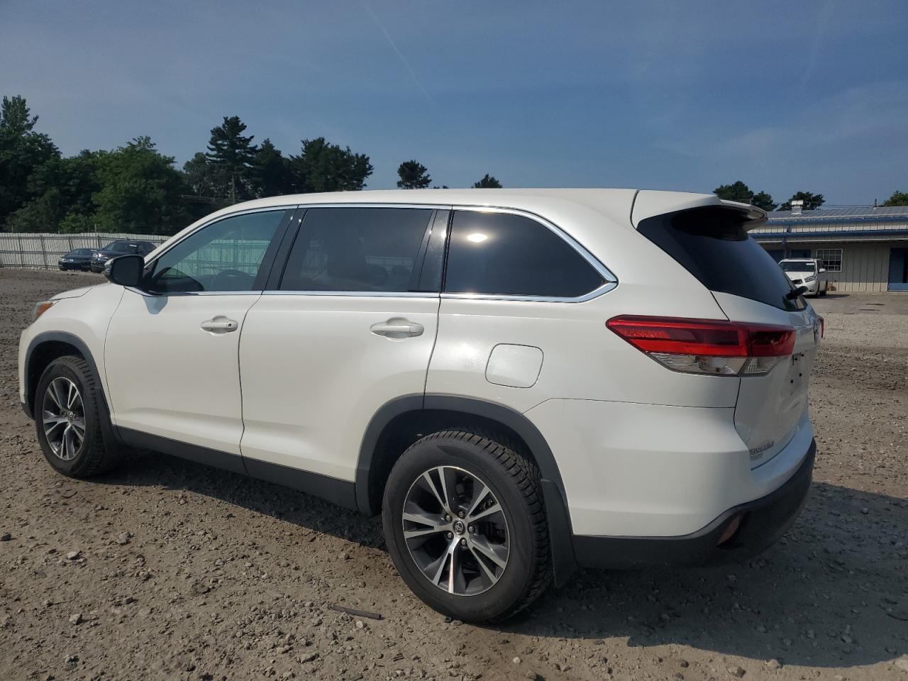 2019 Toyota Highlander Le - Фото 2