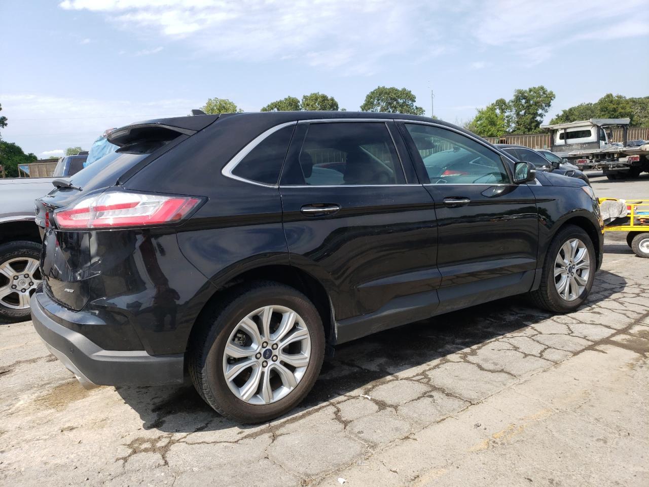 2022 Ford Edge Titanium - Фото 3