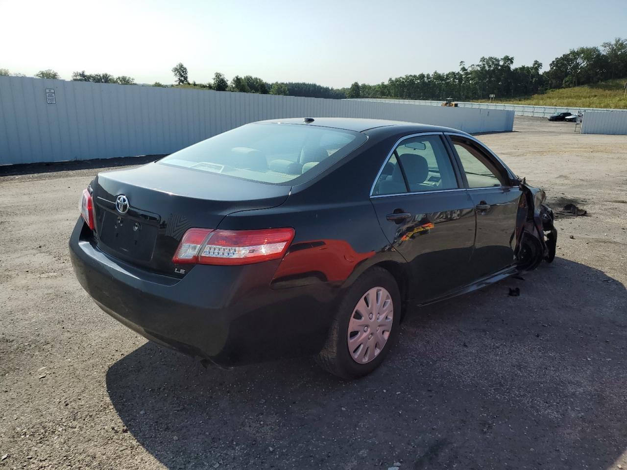 2011 Toyota Camry Base - Фото 3
