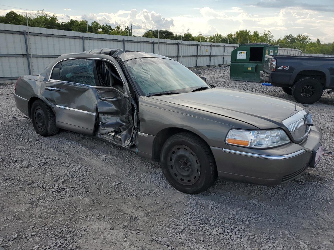 2003 Lincoln Town Car Signature - Фото 4