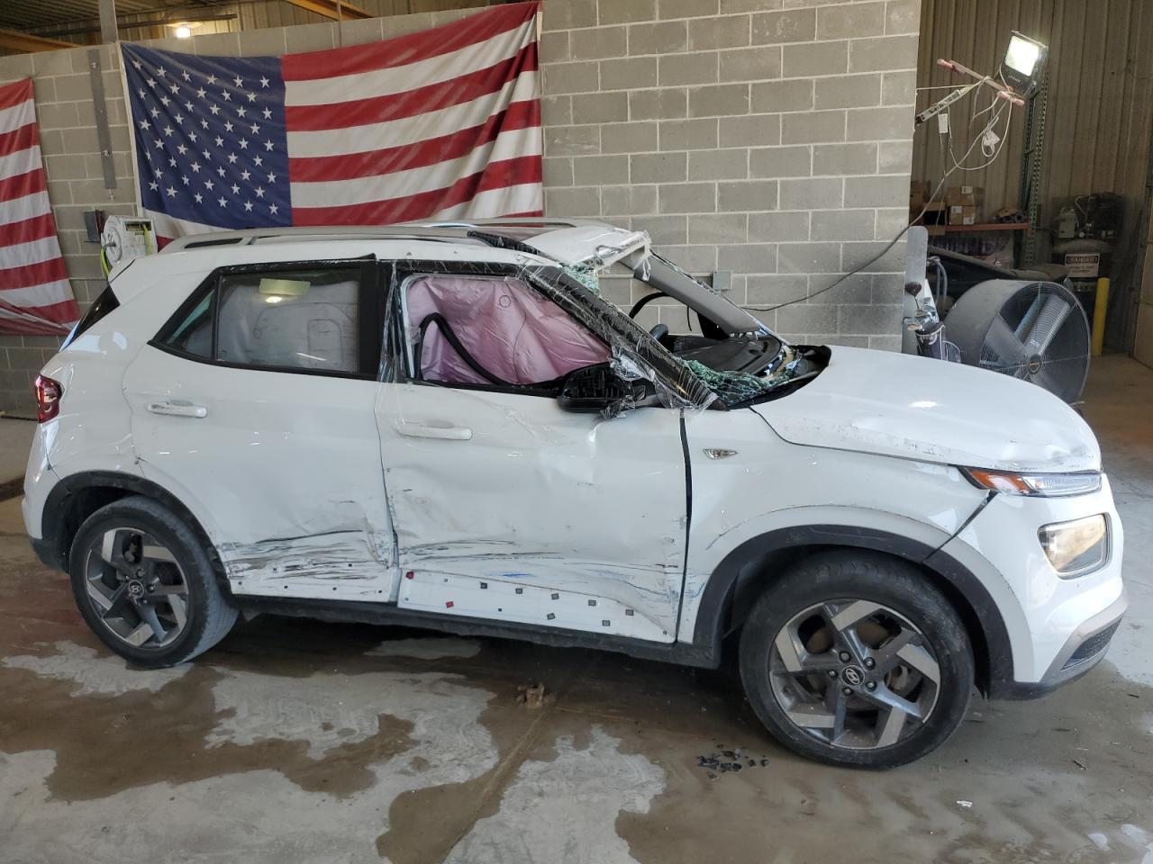 2022 Hyundai Venue Sel - Image 4