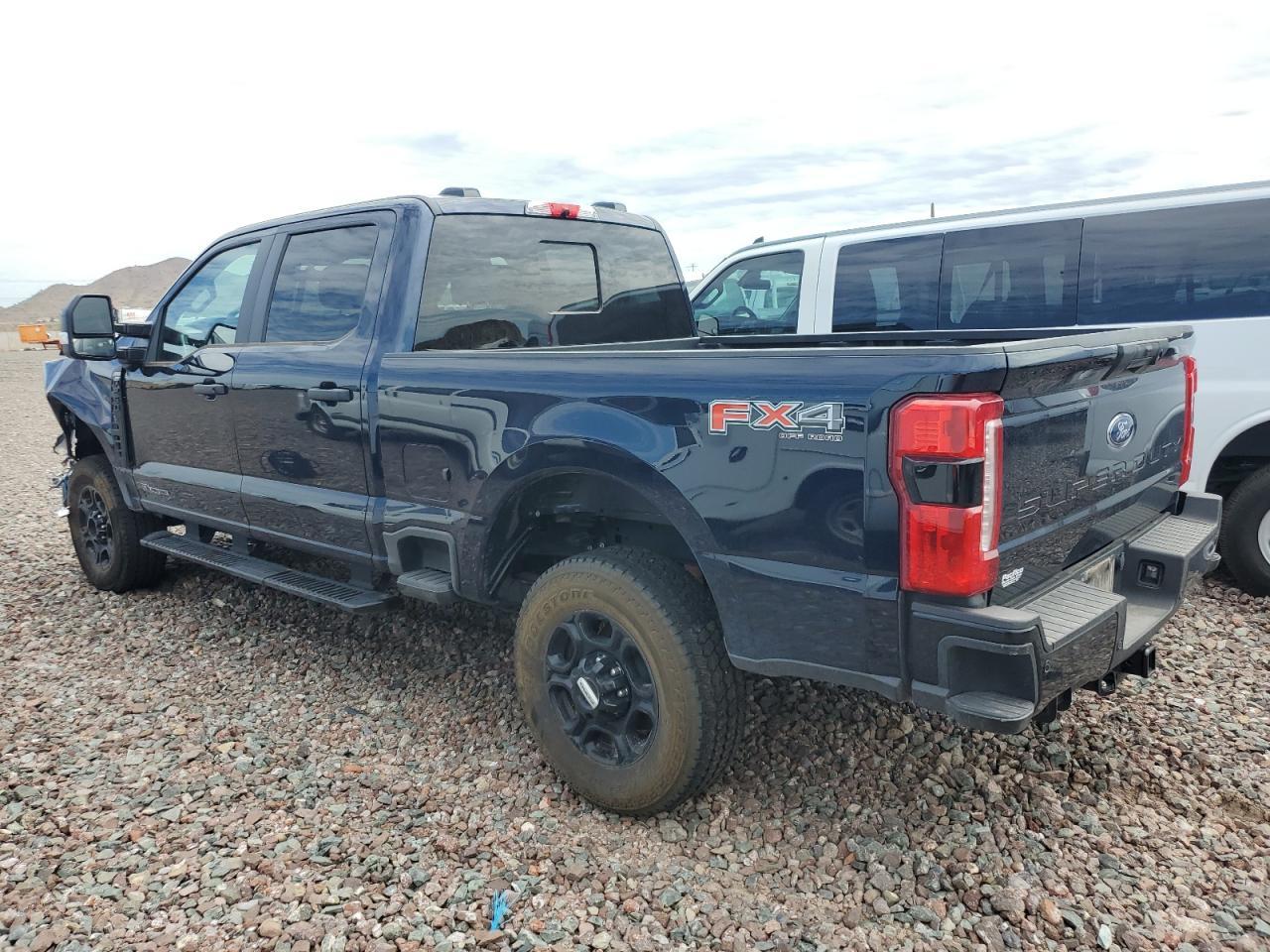 2023 Ford F250 Super Duty - Фото 2