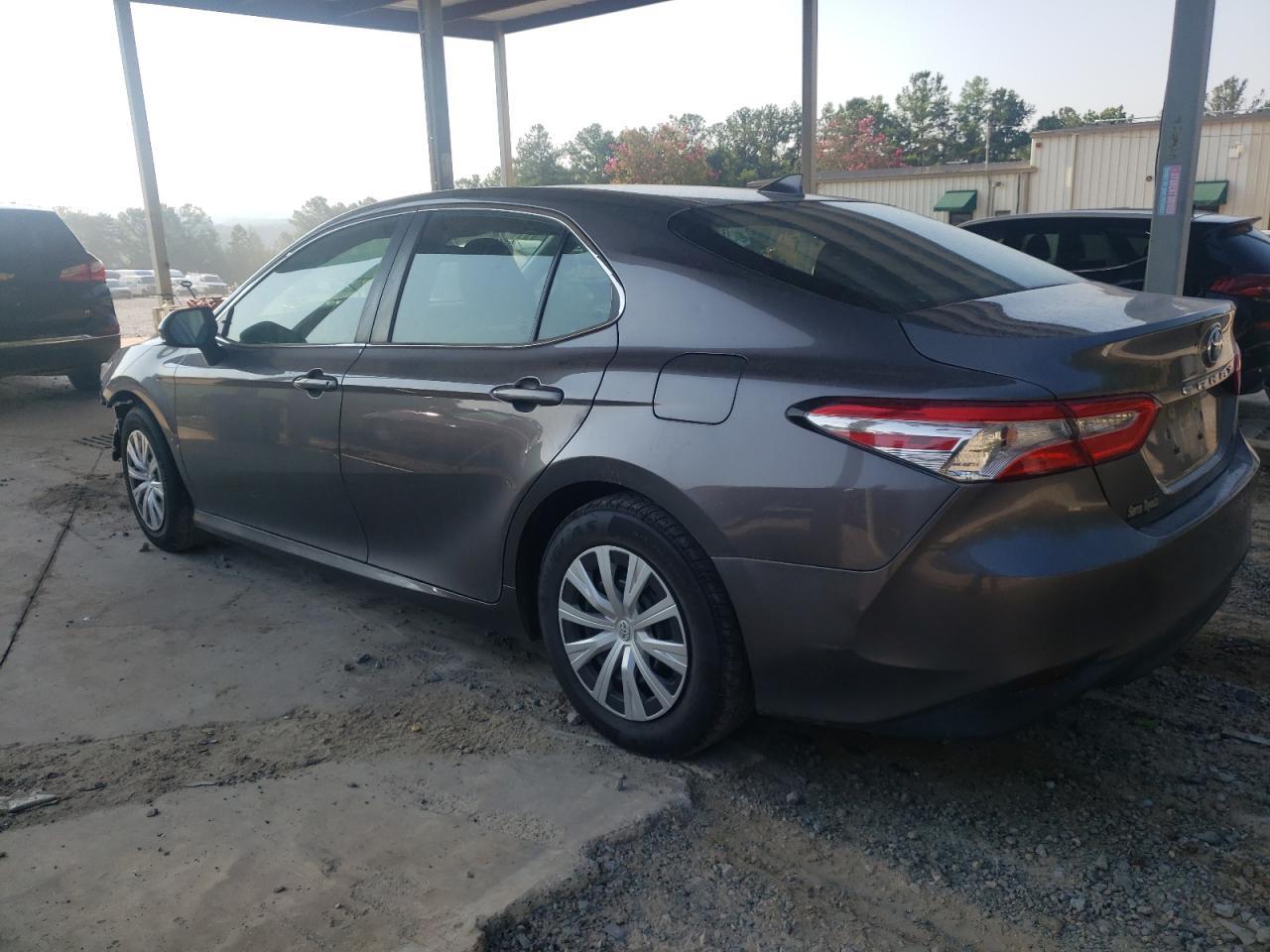 2019 Toyota Camry L - Фото 2