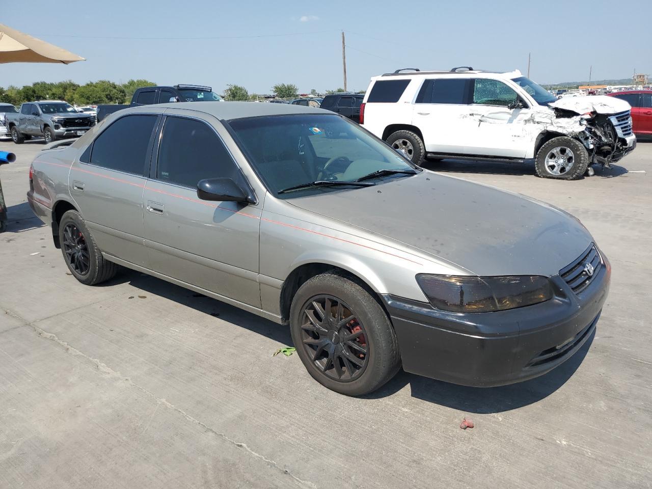 2001 Toyota Camry Ce - Image 4
