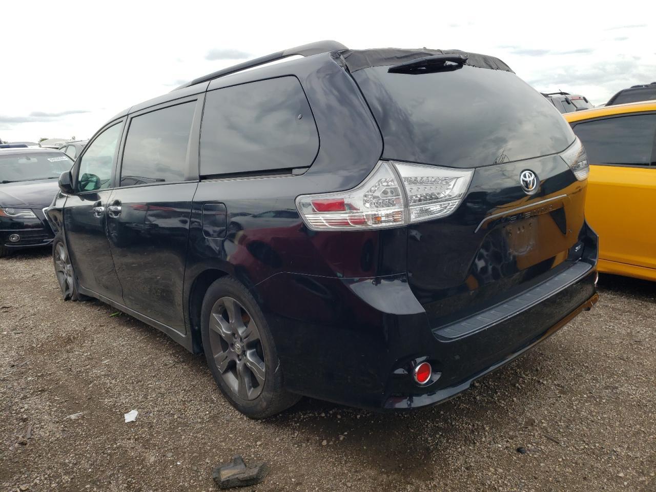2016 Toyota Sienna Se - Image 2