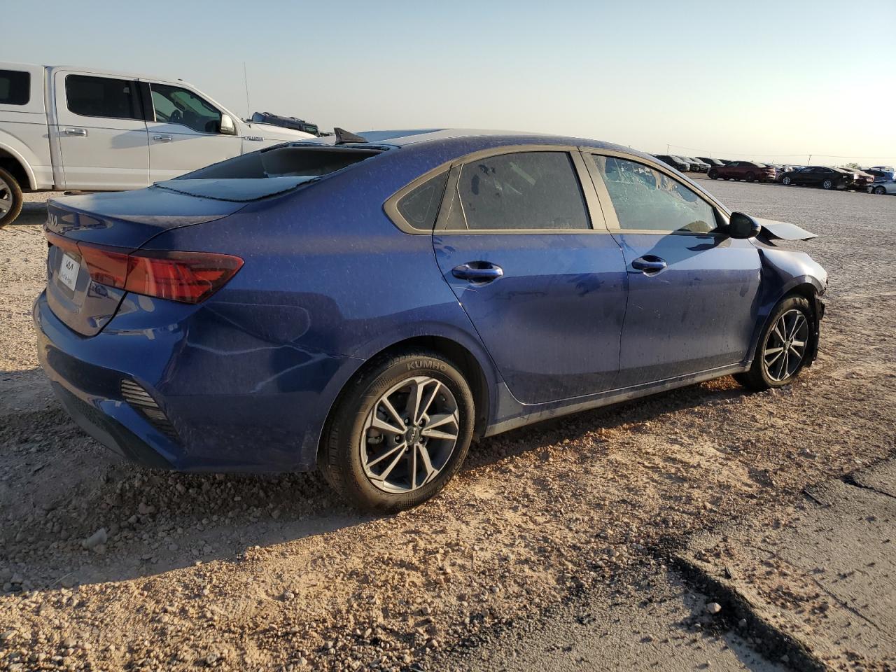 2023 Kia Forte Lx - Фото 3