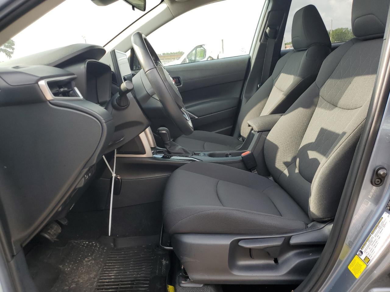 2023 Toyota Corolla Cross Le - Image 7