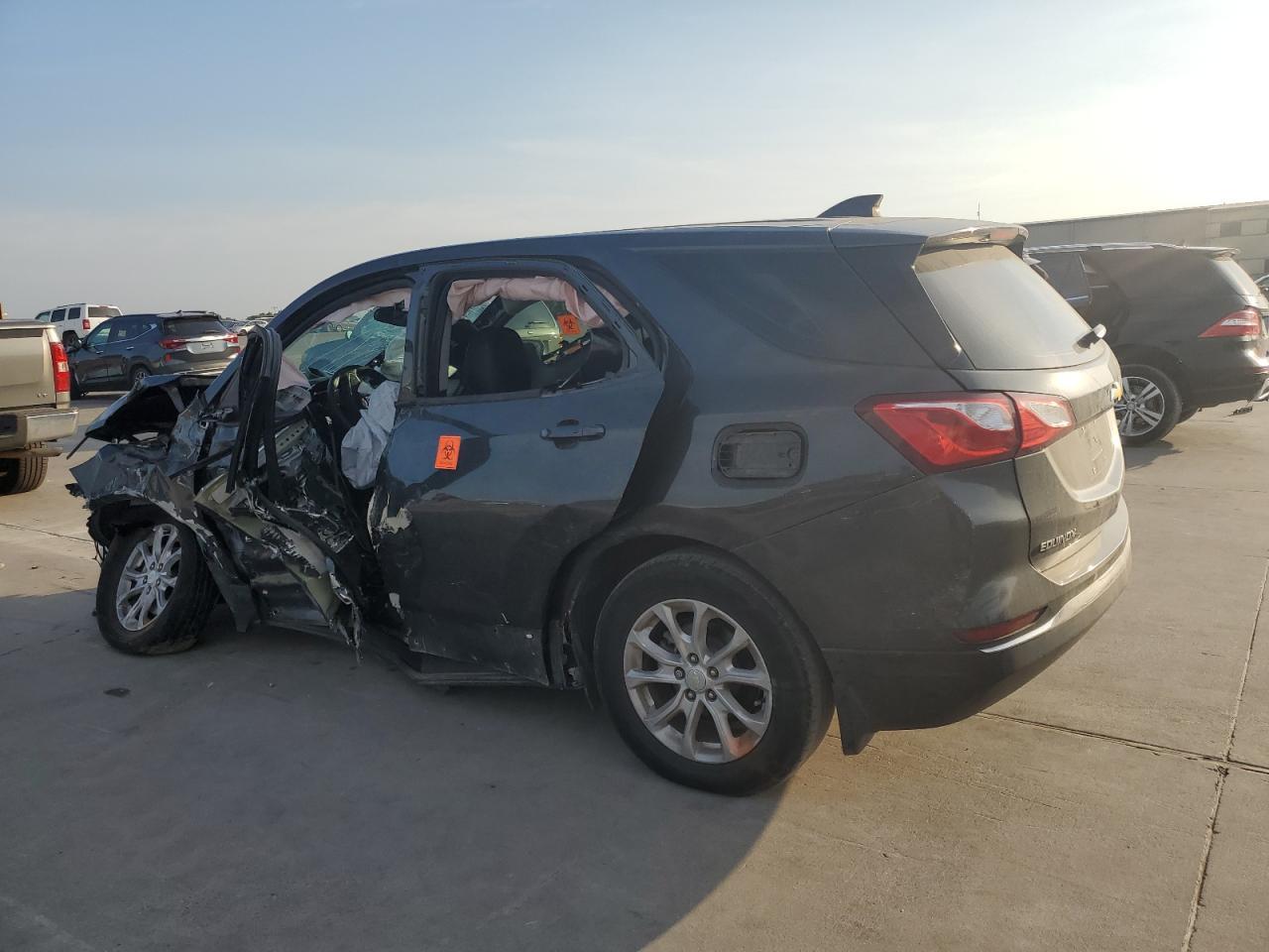 2018 Chevrolet Equinox Ls - Фото 2