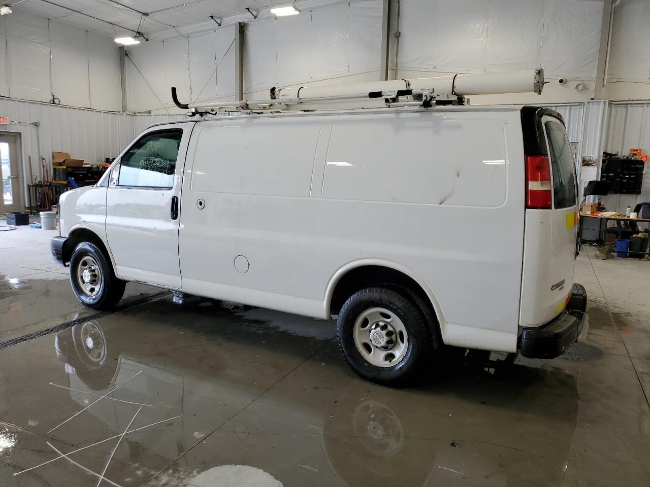 2013 Chevrolet Express G2500 - Фото 2
