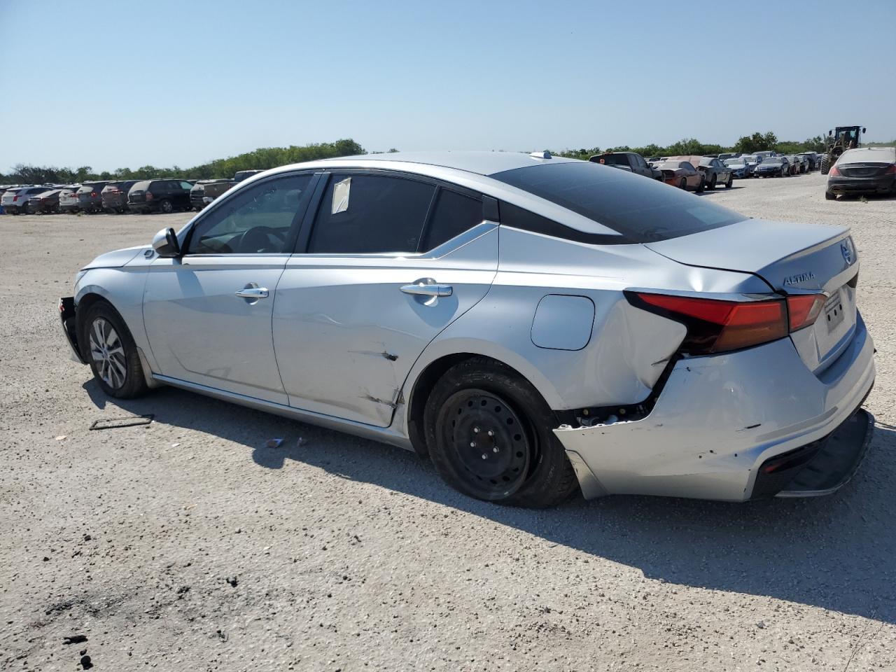 2019 Nissan Altima S - Фото 2