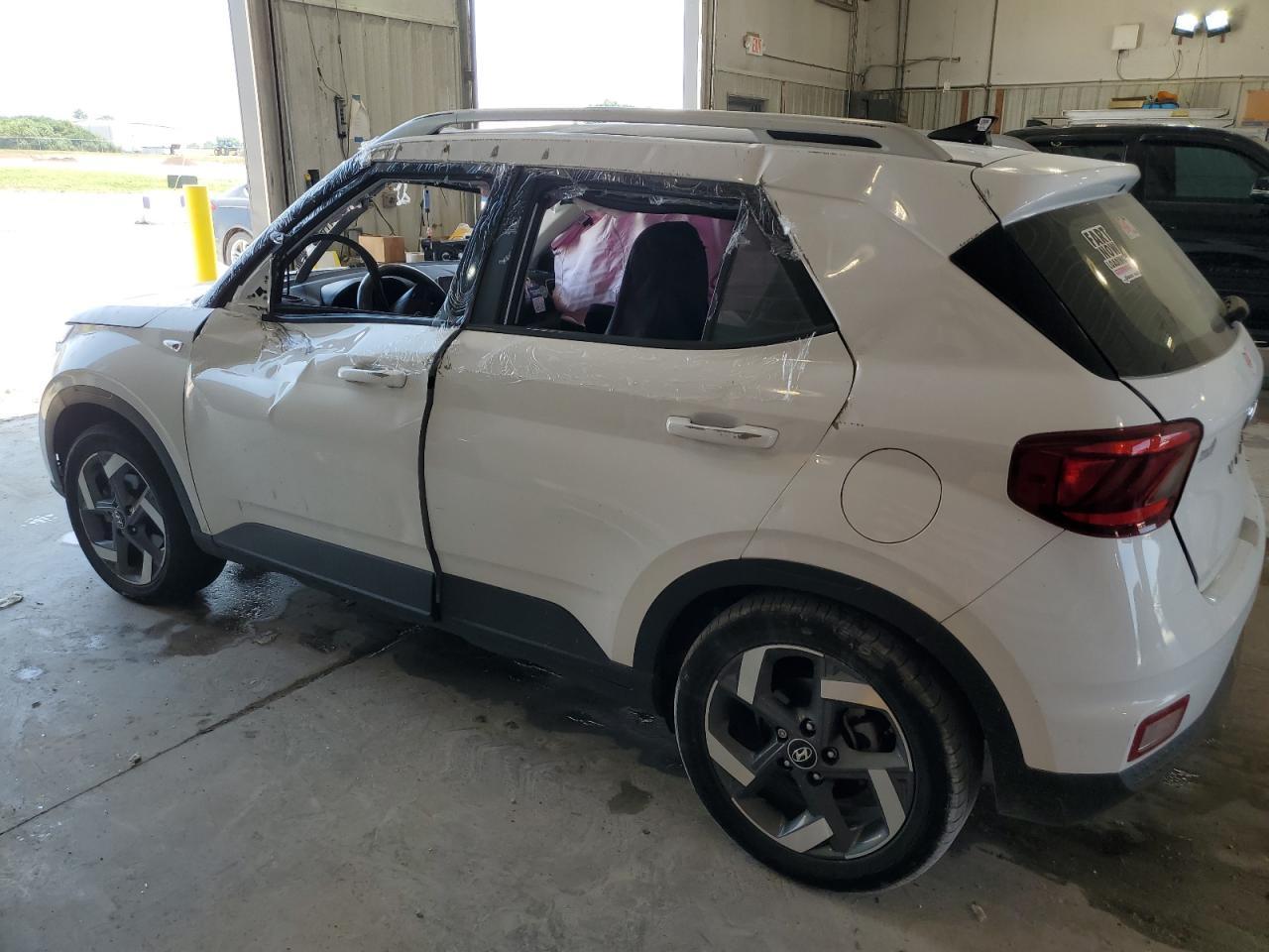 2022 Hyundai Venue Sel - Image 2