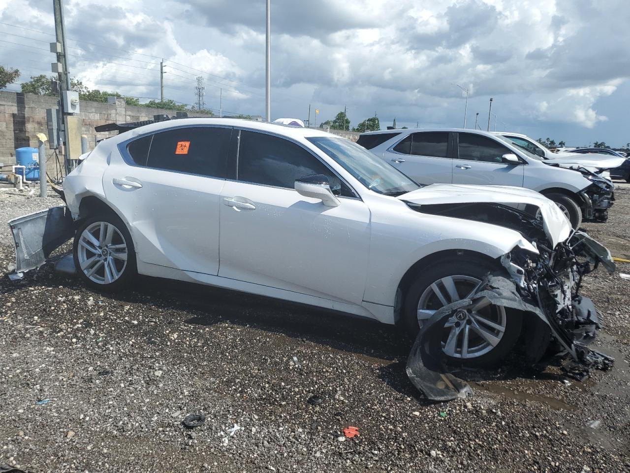 2023 Lexus Is 300 - Image 4